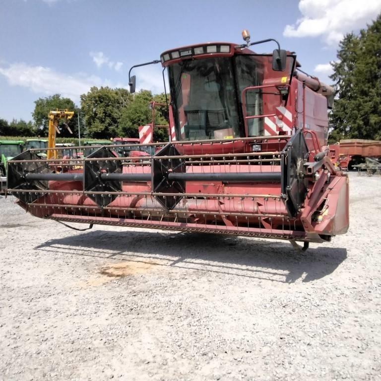 Case IH 2366E Kombajni
