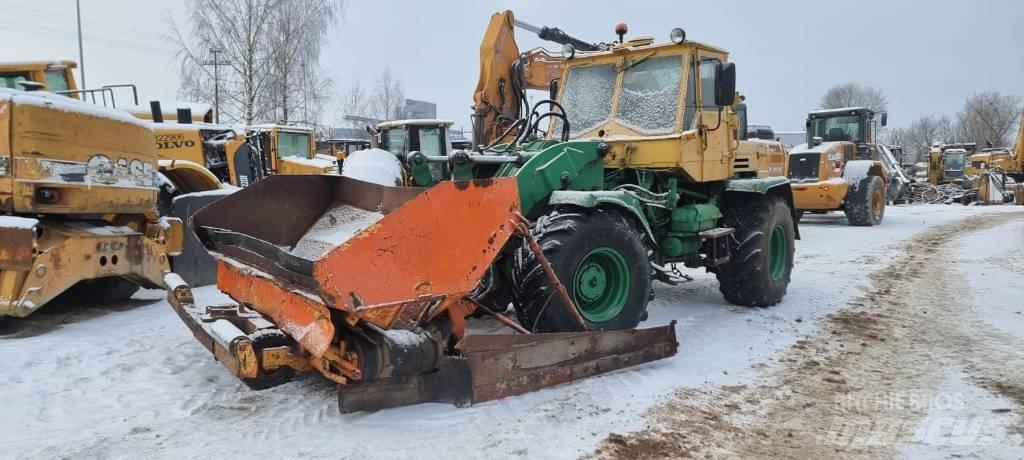  T-150 150 Vozila za prijevoz opreme za rad