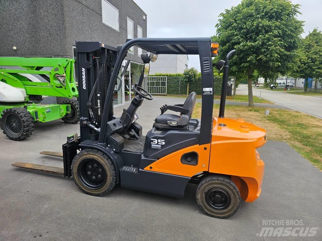 Doosan D 35 S-7 Dizelski viličari