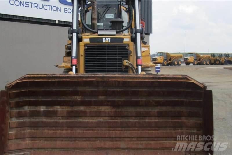 CAT D6R Buldožeri gusjeničari