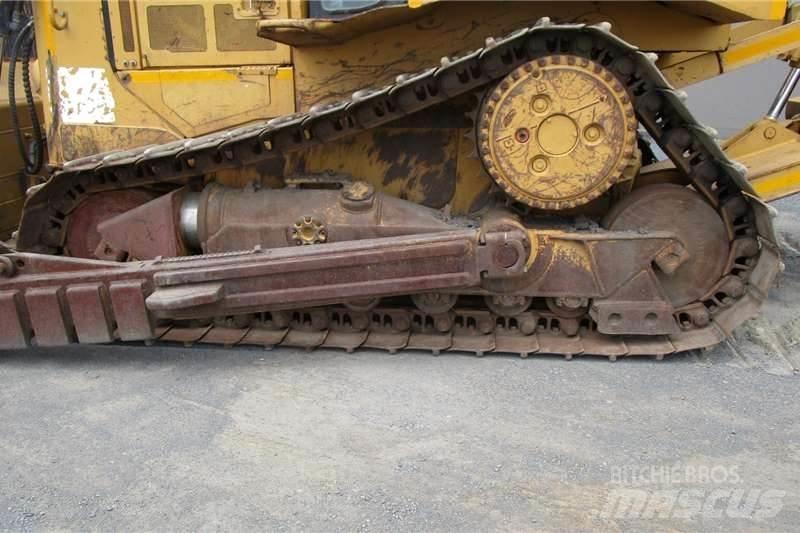 CAT D6R Buldožeri gusjeničari