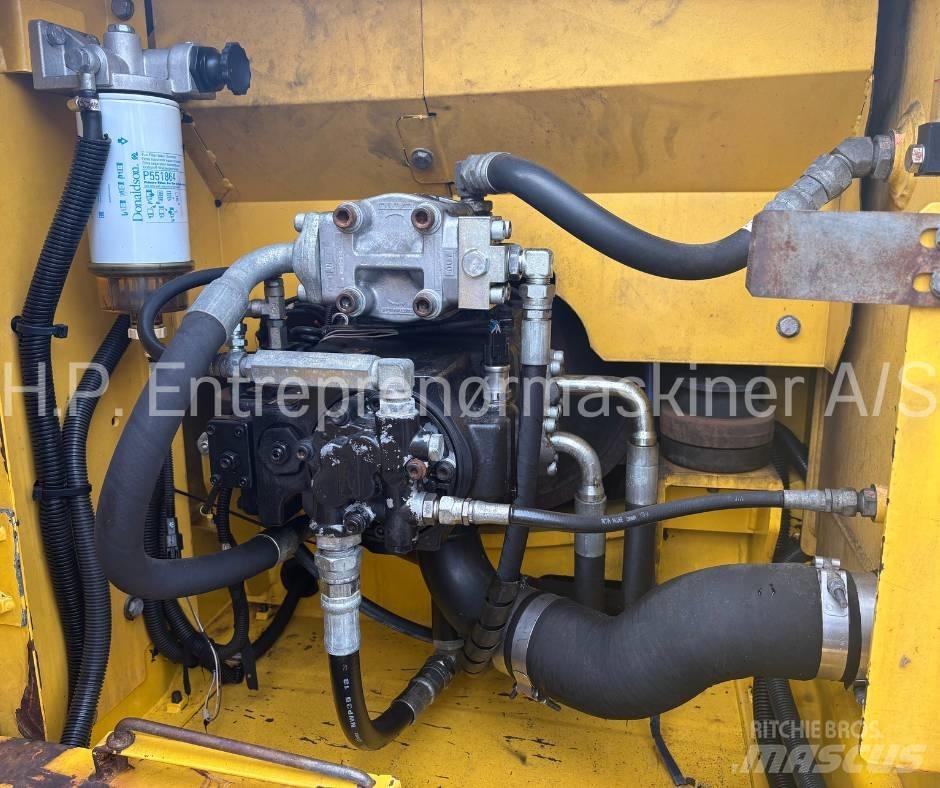 New Holland E 135 B Bageri gusjeničari