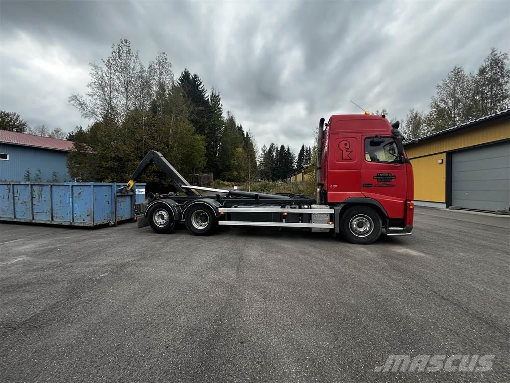 Volvo FH440 Rol kiper kamioni s kukama za dizanje