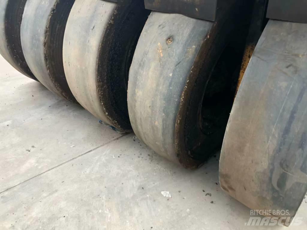 XCMG XP303 Gumeni valjci na kotačima