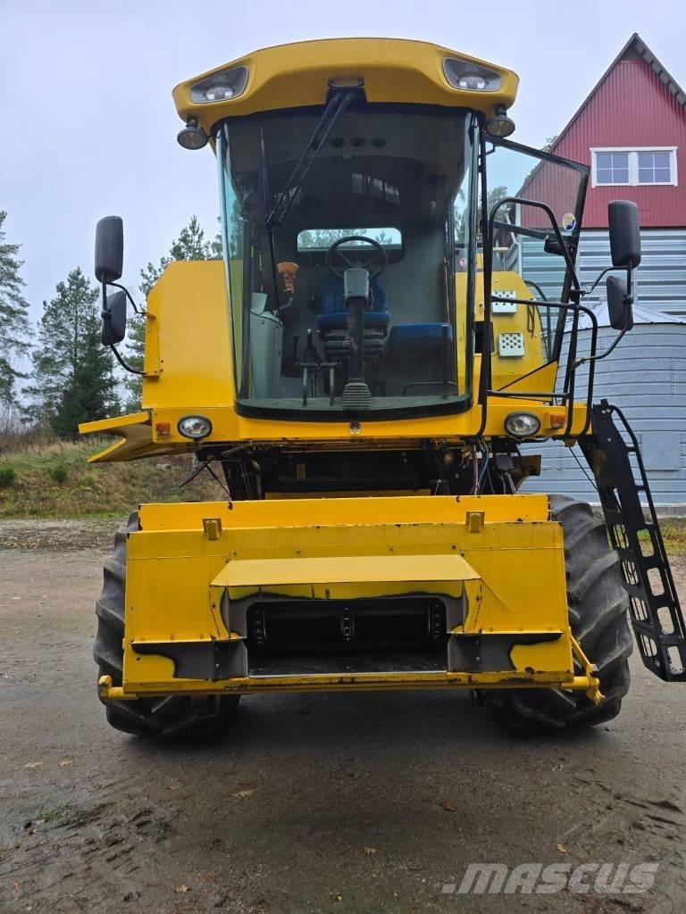 New Holland TC 5050 Kombajni