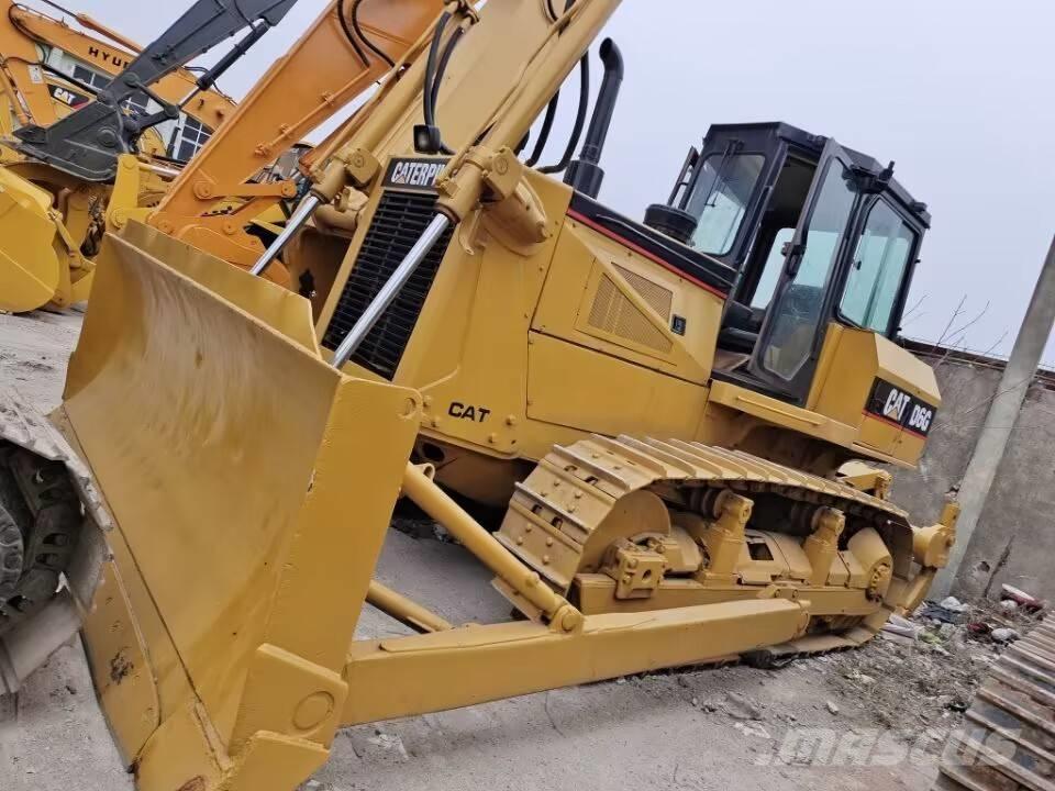 CAT D 6 G Buldožeri gusjeničari