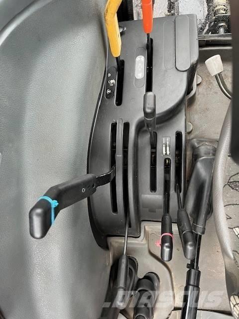 New Holland 5635 Traktori