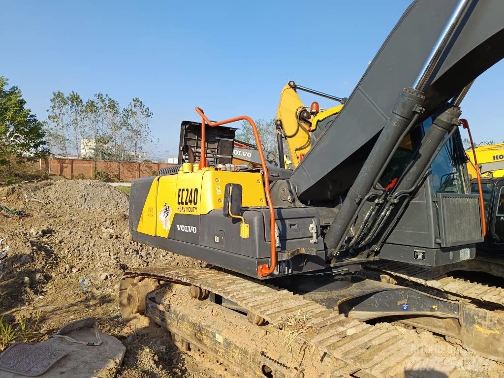 Volvo EC 240 Bageri gusjeničari