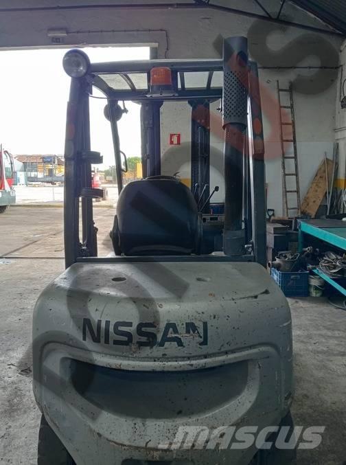 Nissan FGD02A30Q Viličari sa pomičnim stupom