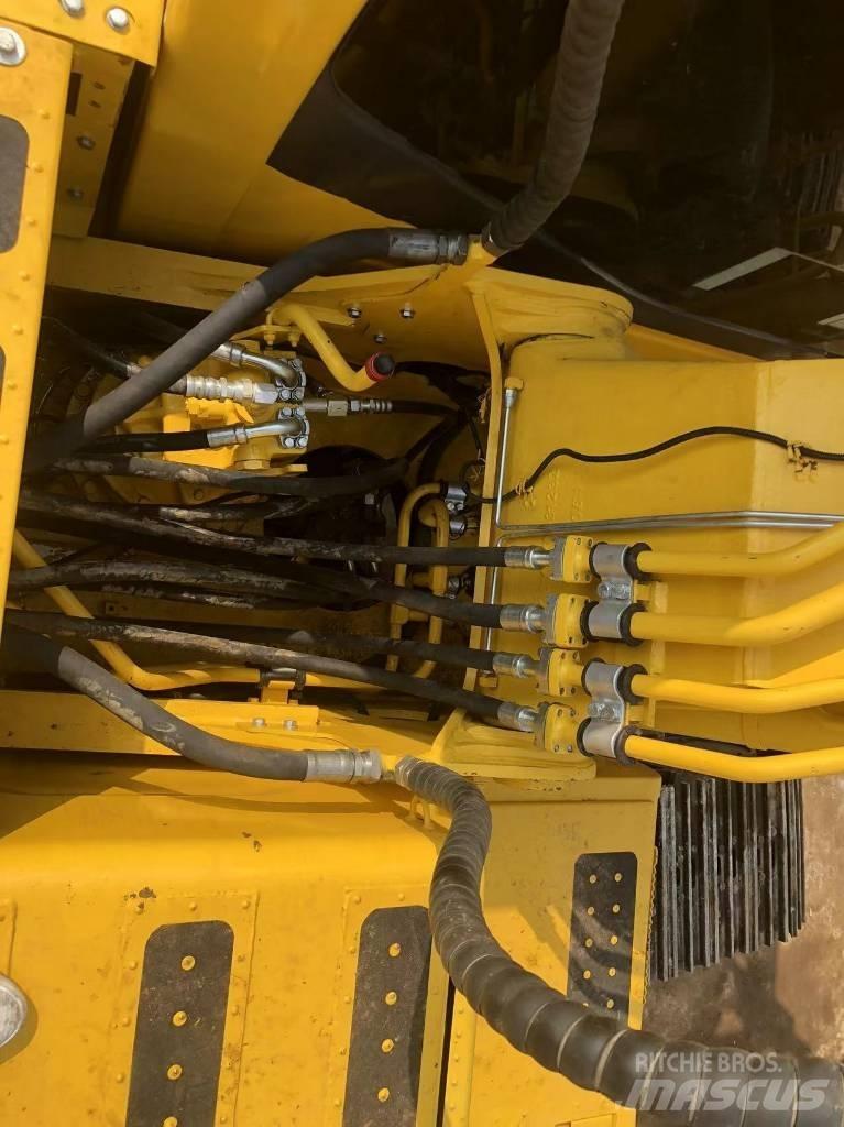 Komatsu PC200-8 Bageri gusjeničari
