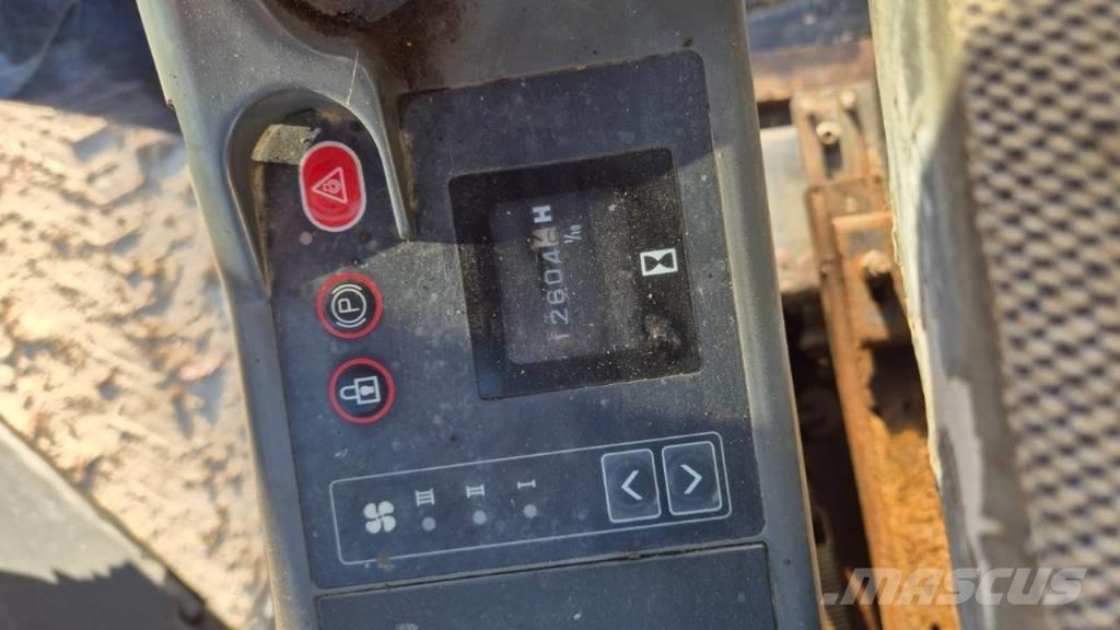 JCB JS 130 Bageri gusjeničari