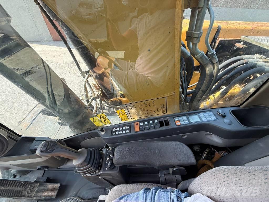 CAT M 322 D Bageri na kotačima