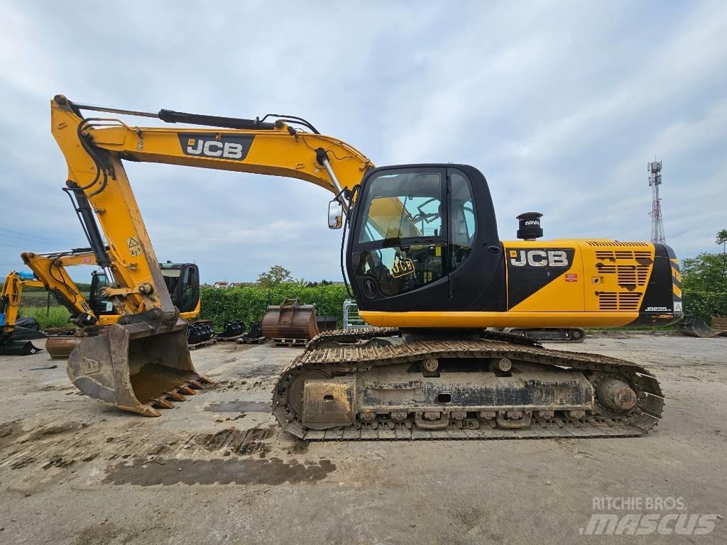 JCB 235 HD Bageri gusjeničari
