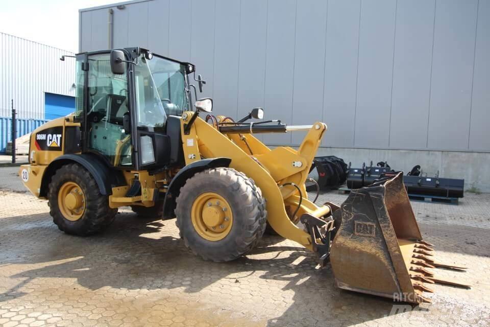 CAT 906M Utovarivači na kotačima