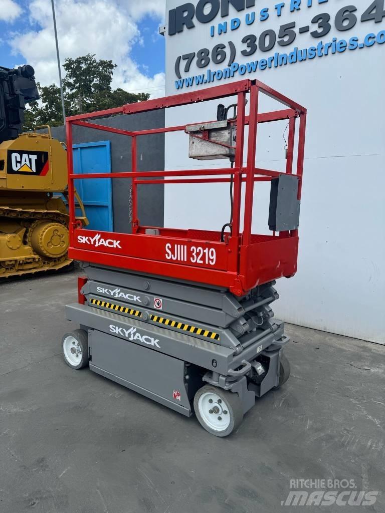 SkyJack SJ III 3219 Škaraste platforme