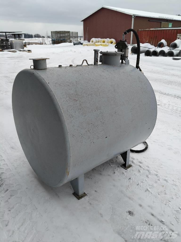  Farmarisäiliö 1300 L Ostali poljoprivredni strojevi