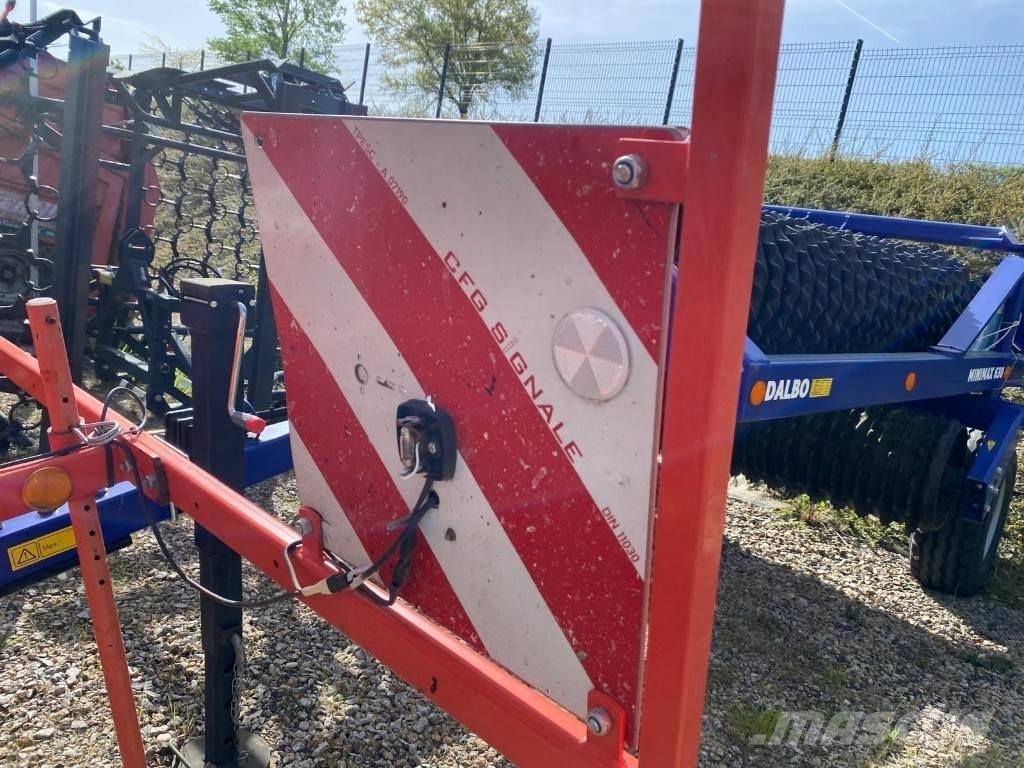 Kuhn GF8702 Okretači i sakupljači sijena