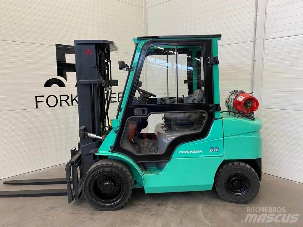 Mitsubishi FG30N Plinski viličari