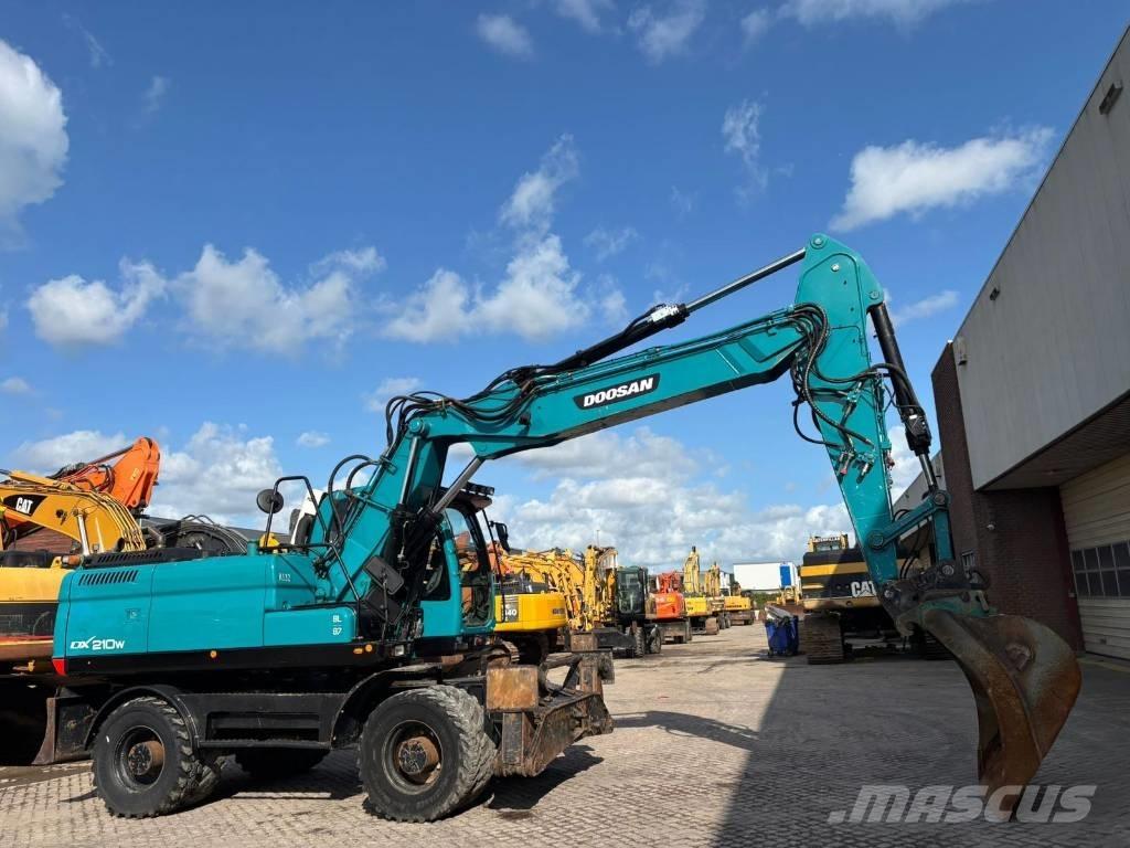Doosan DX 210 W Bageri na kotačima