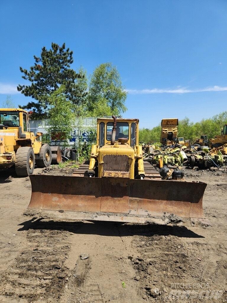 CAT D 6 Buldožeri gusjeničari