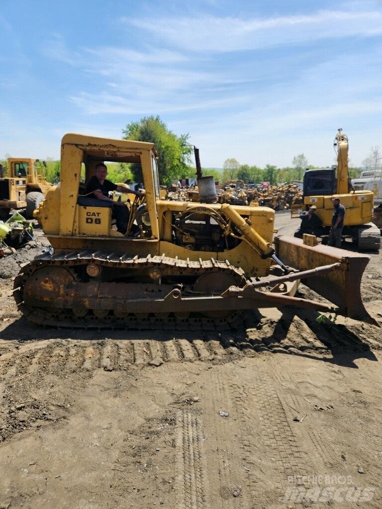 CAT D 6 Buldožeri gusjeničari