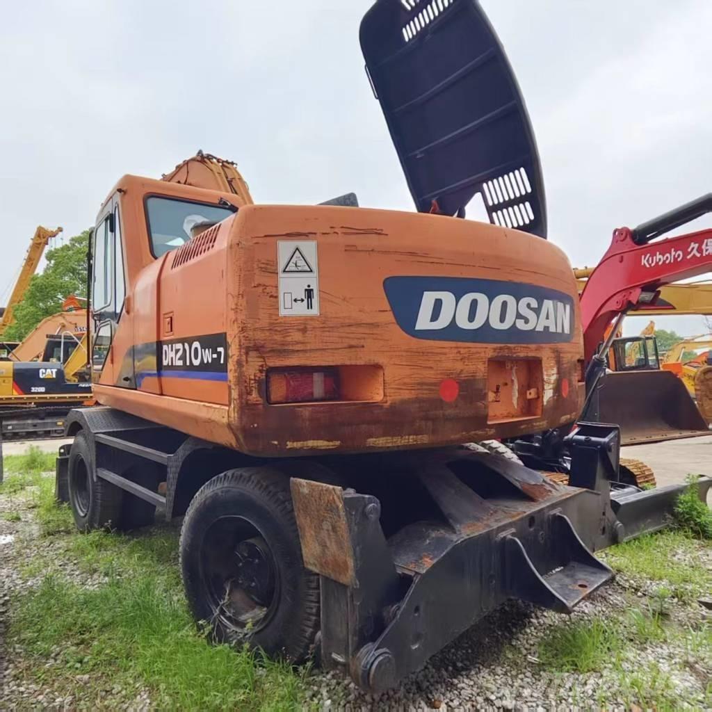 Doosan DH 210 W-7 Bageri na kotačima