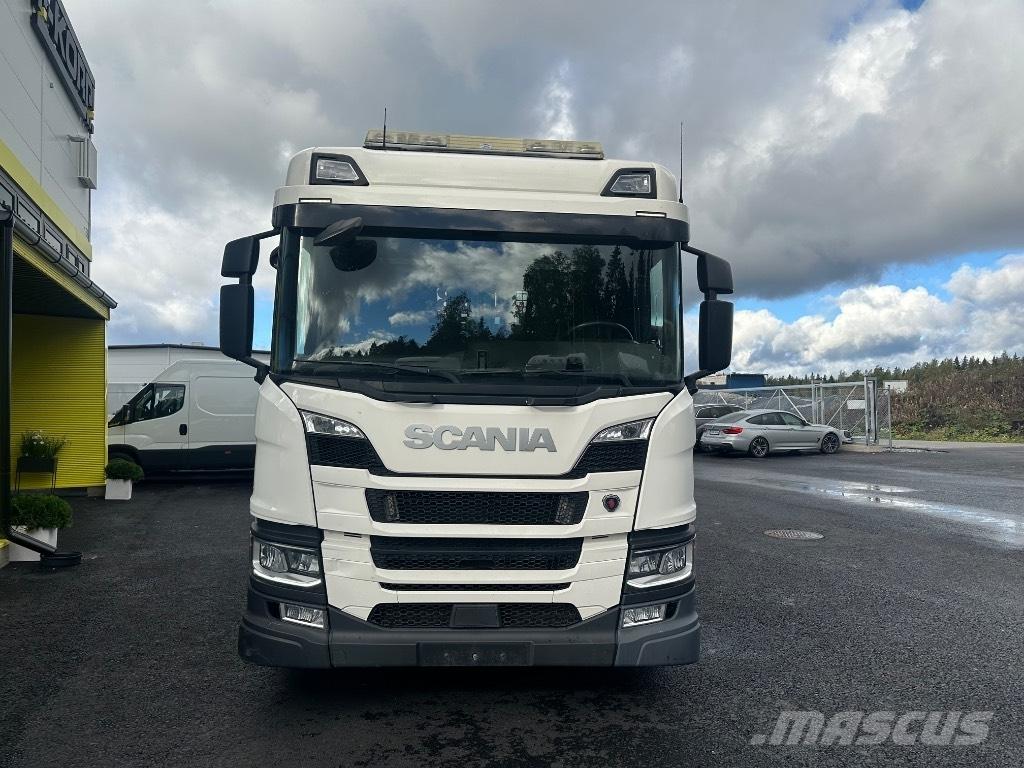 Scania P 370 6x2*4 Rol kiper kamioni s kukama za dizanje
