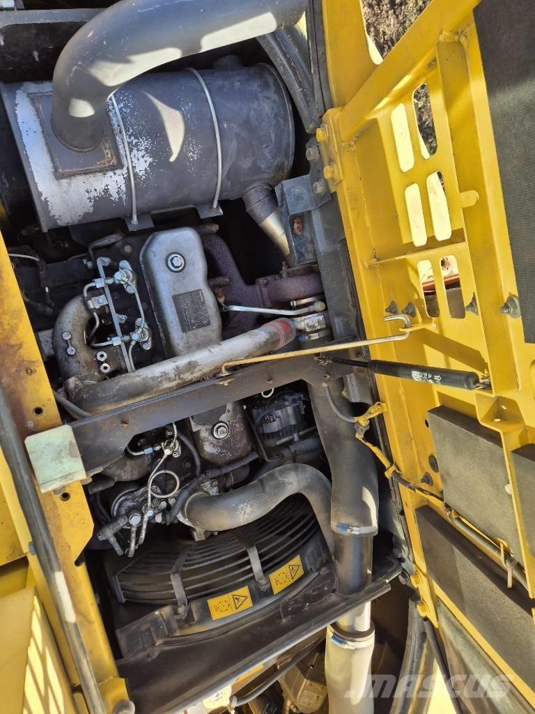 New Holland E 135 SR Bageri gusjeničari