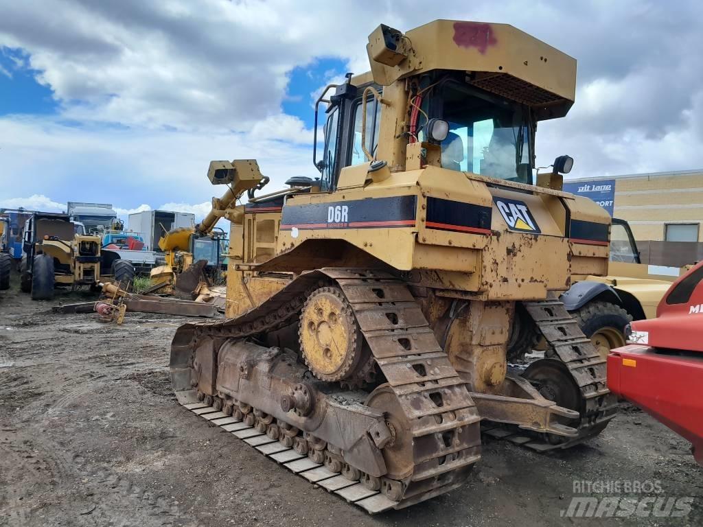 CAT D 6 R III Buldožeri gusjeničari
