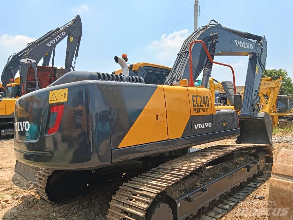 Volvo EC 240 Bageri gusjeničari
