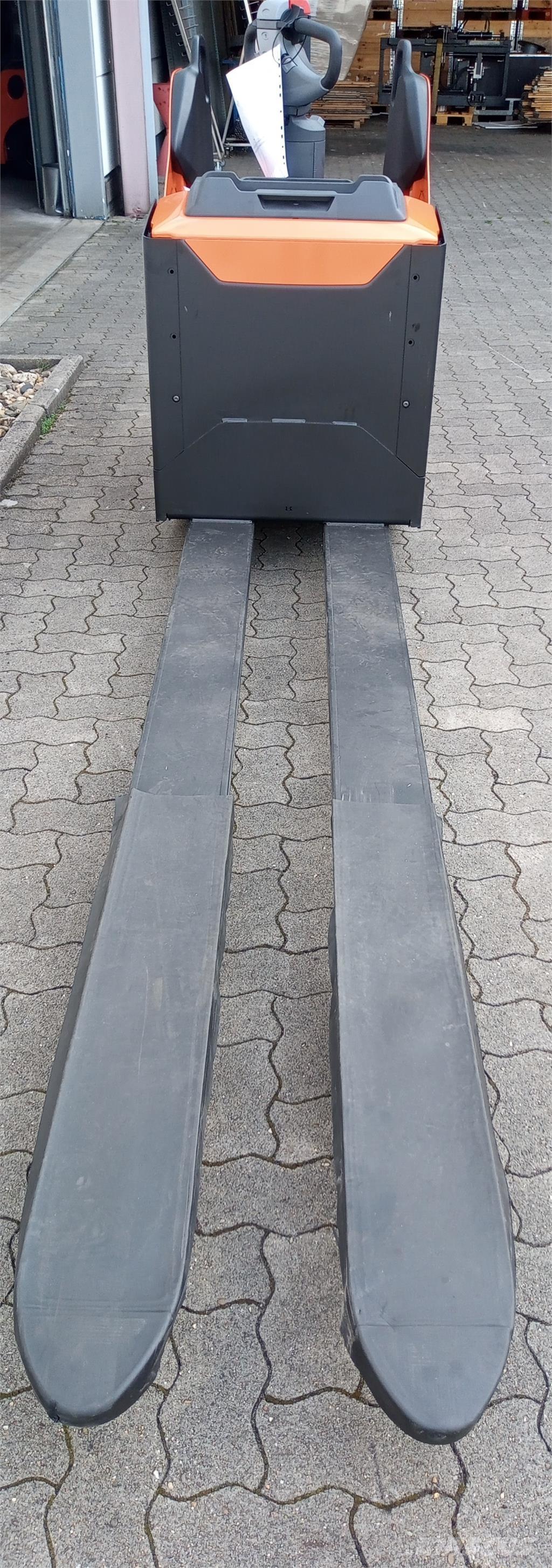 Toyota LPE 250 Ručni električni viličar