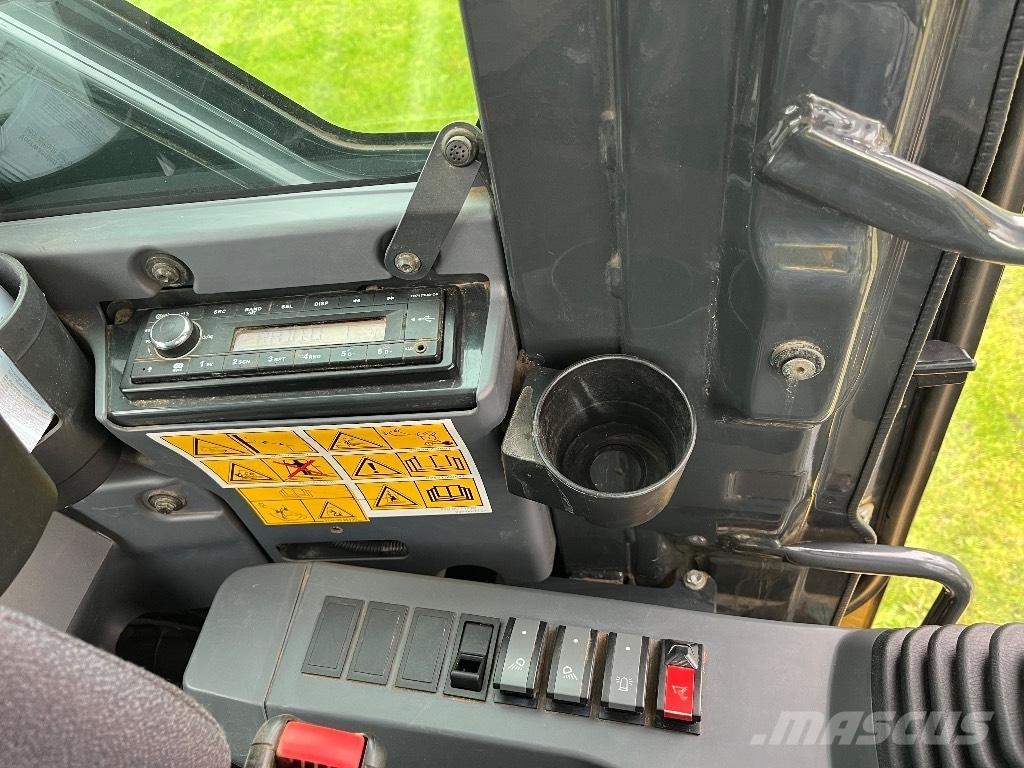 Komatsu PW 118 Bageri na kotačima