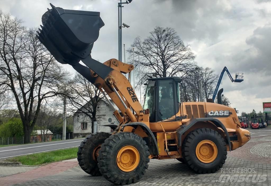 CASE 821 E Utovarivači na kotačima