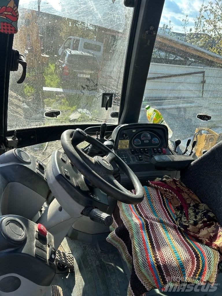 CAT 422 E Utovarni rovokopači