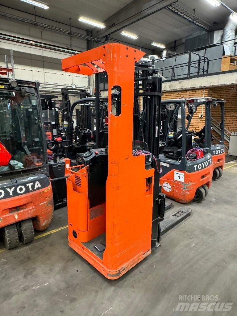 Toyota SSE135L Samopogonski ručni viličari