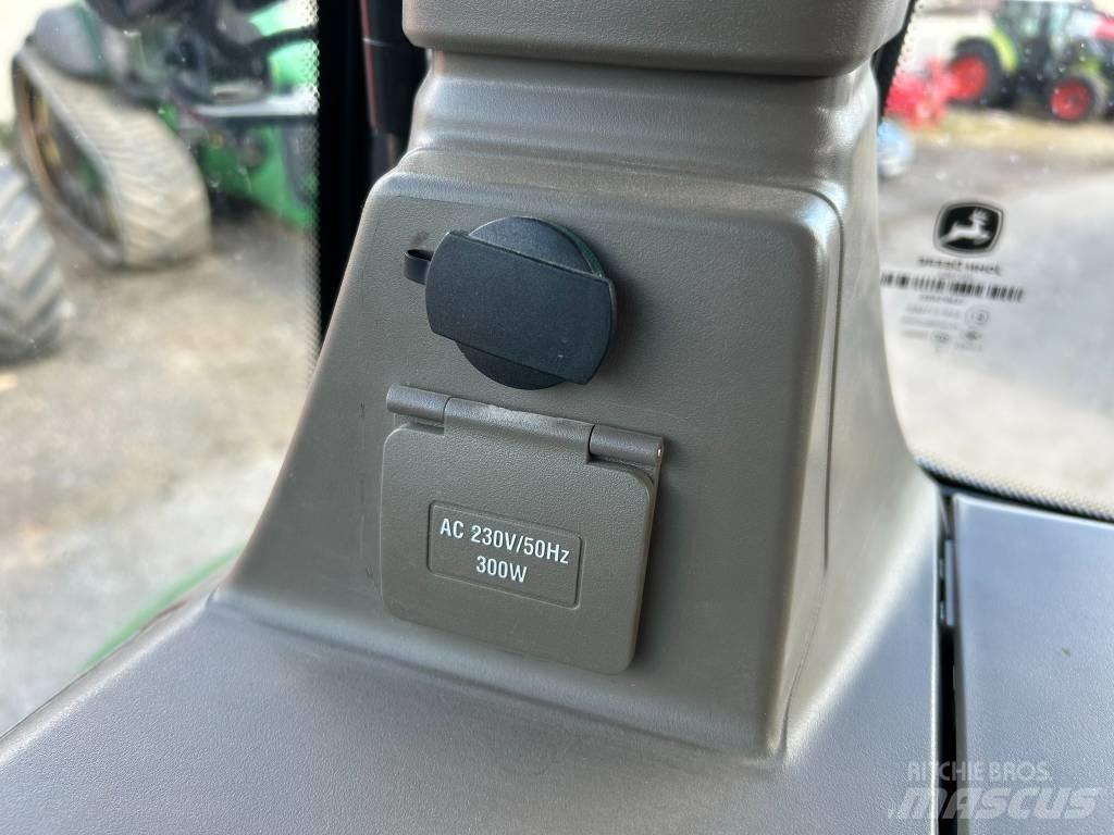 John Deere 8RX410 Traktori