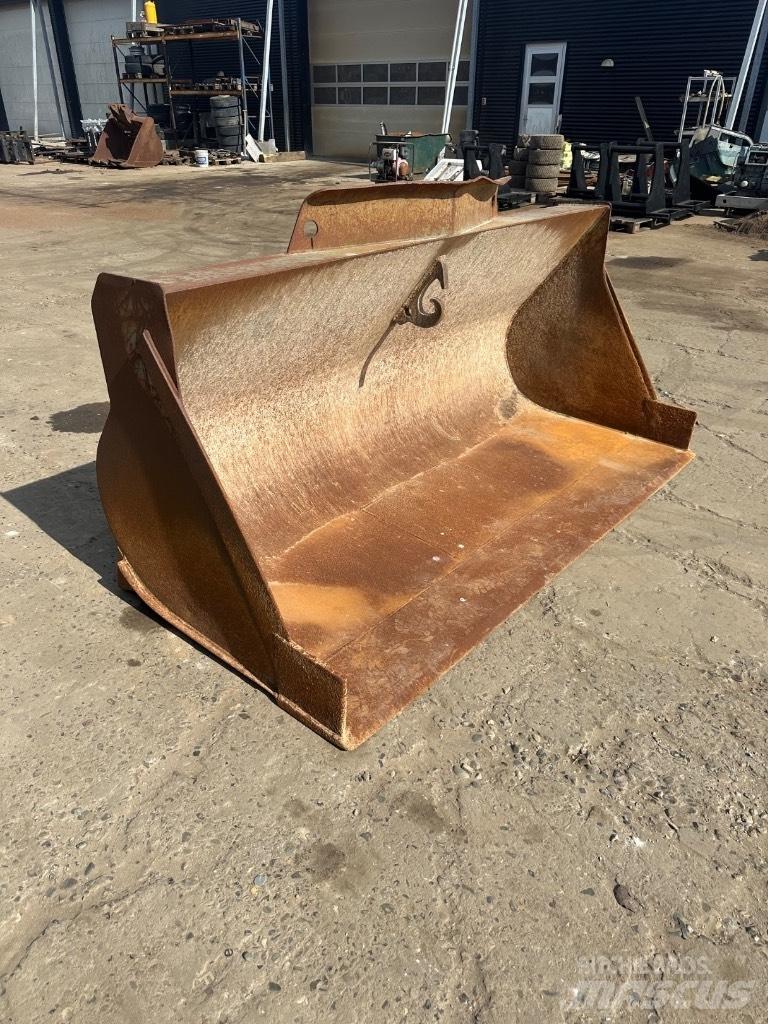 Volvo 2500mm Kašike / Korpe