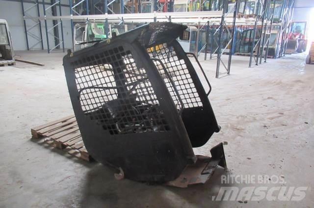 Komatsu SK714 Kabine i unutrašnjost