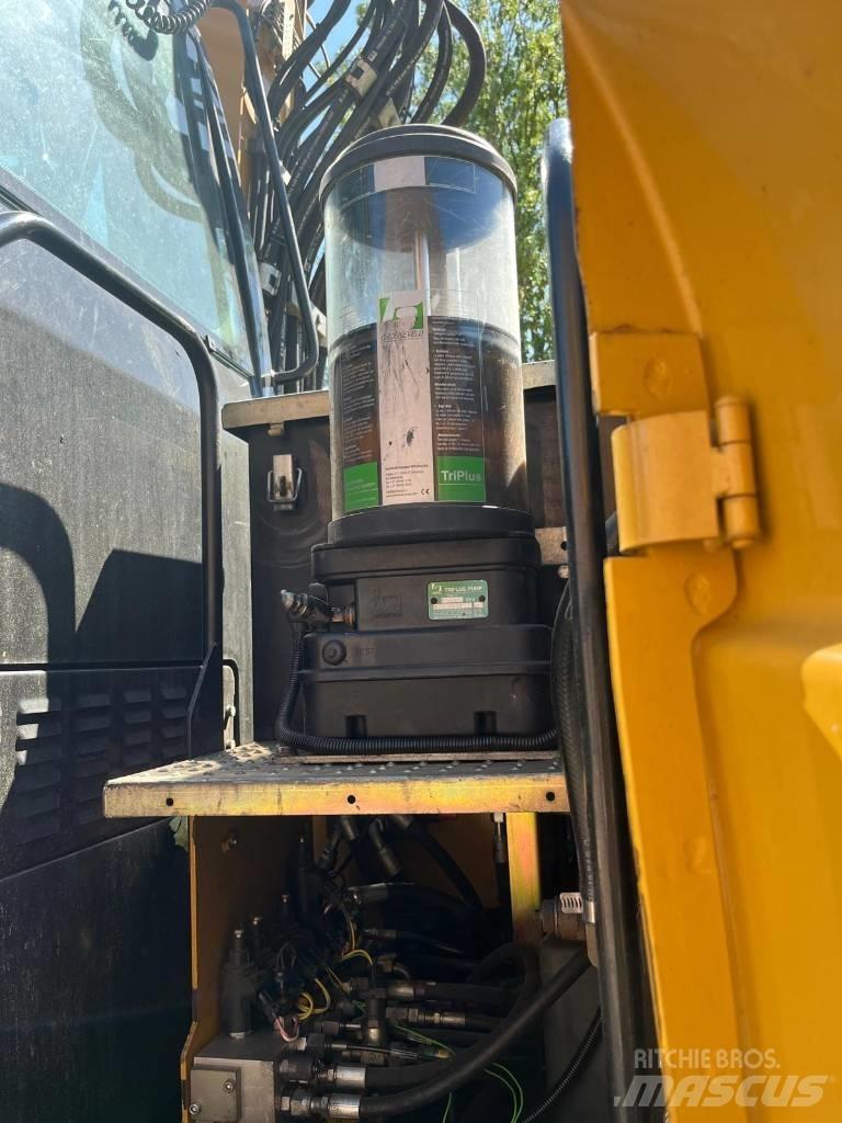 CAT M 313 D Bageri na kotačima