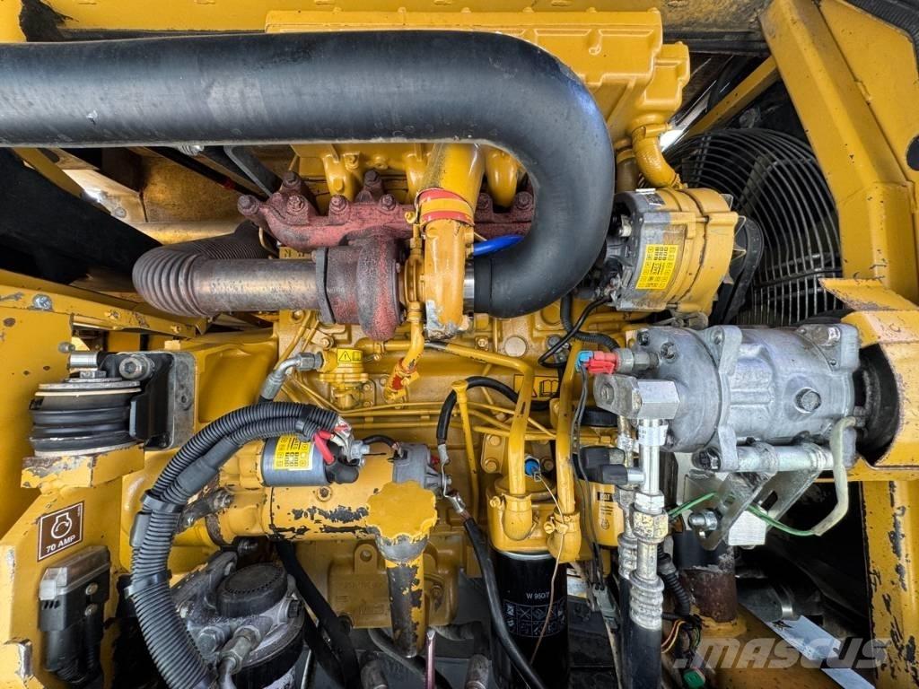 CAT M 315 Bageri na kotačima