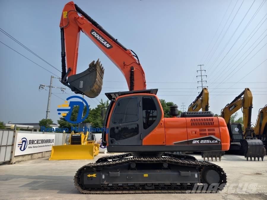 Doosan DX 225 LCA Bageri gusjeničari