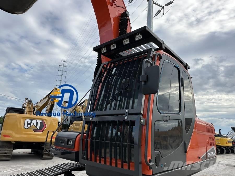 Doosan DX 225 LCA Bageri gusjeničari