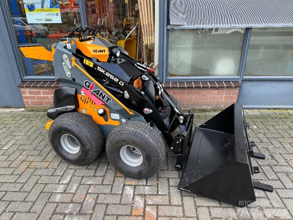 GiANT SK252D Višenamjenski utovarivači