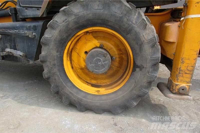 JCB 3DX4 Utovarni rovokopači