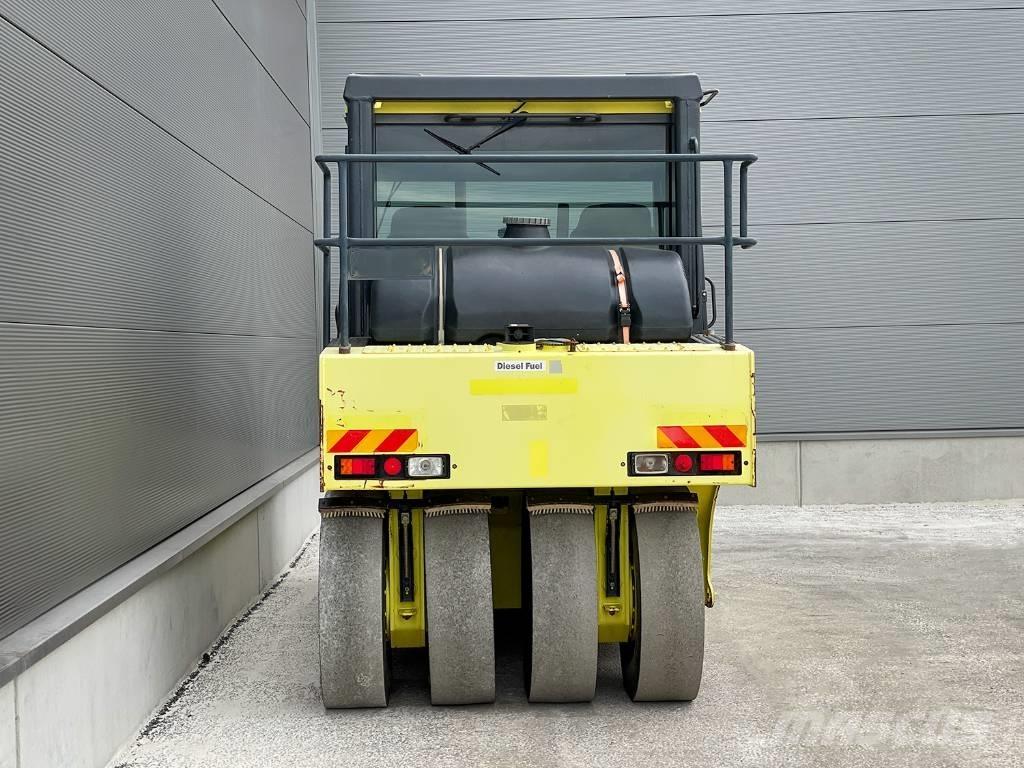 Ammann AP 240 Gumeni valjci na kotačima