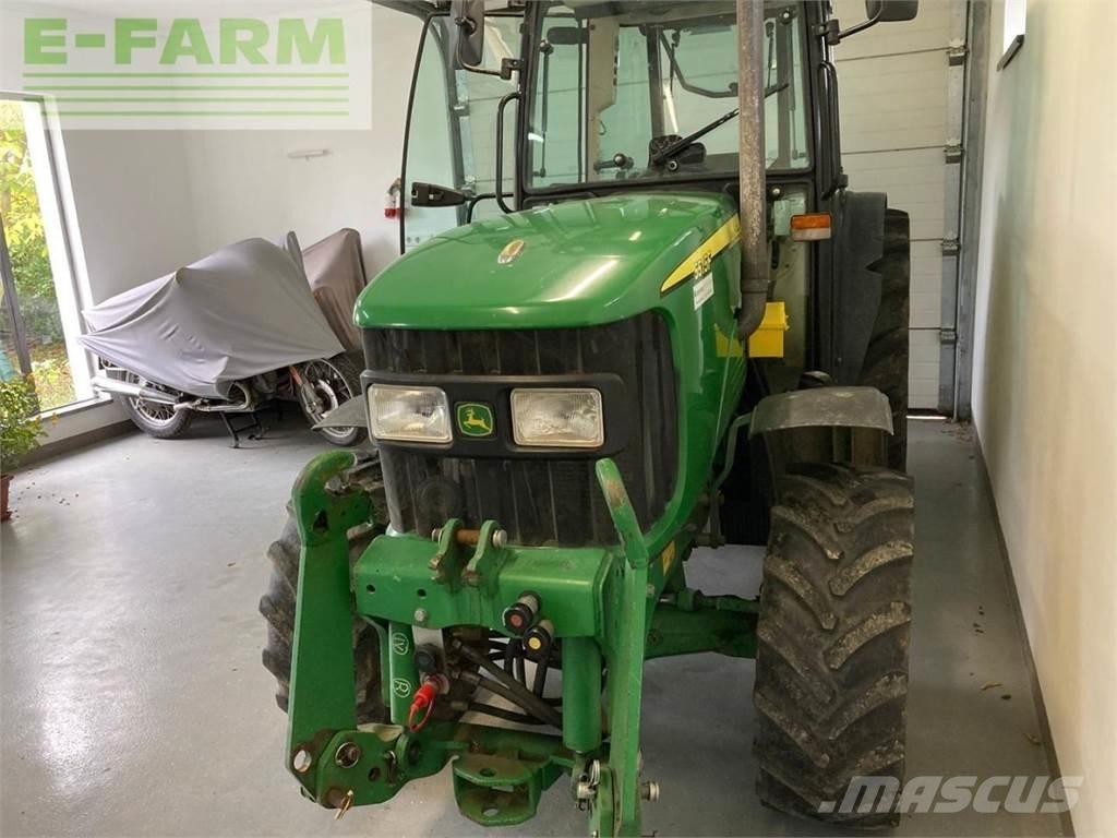 John Deere 5515F Traktori