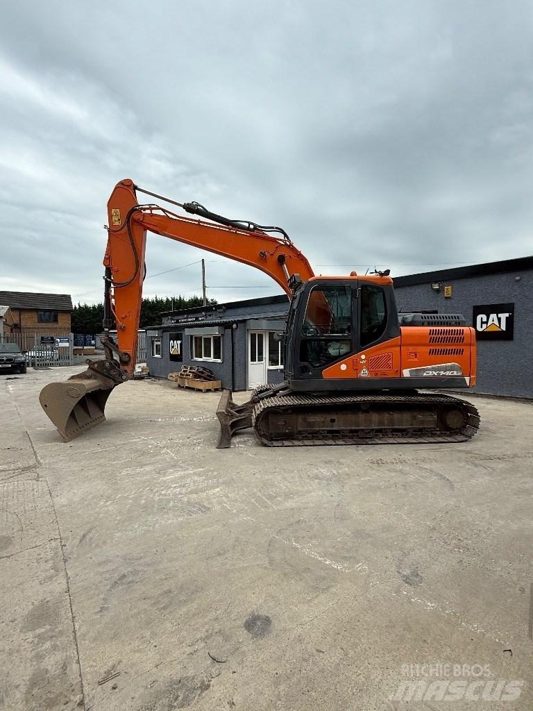 Doosan DX 140 LC Bageri gusjeničari