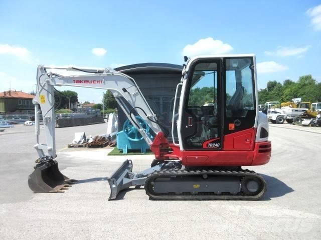 Takeuchi TB 240 Mini bageri <7t