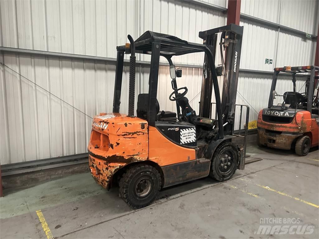Doosan D25S-5 Dizelski viličari
