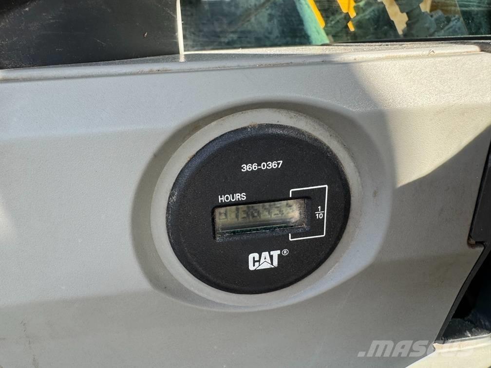 CAT 323 F L Bageri gusjeničari